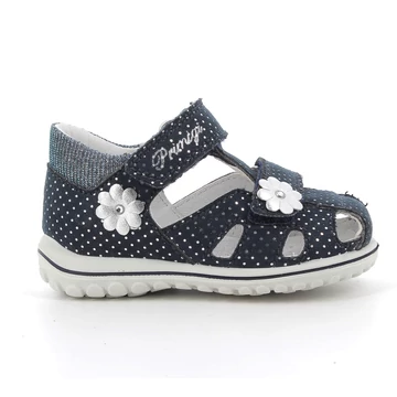 Zárt orrú kislány bőrszandál